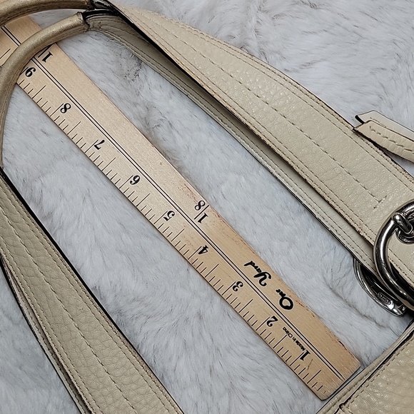 Coach Soho Collection Satchel Light Beige Pebble Leather Shoulder Tote Bag Bin6 - Picture 16 of 16